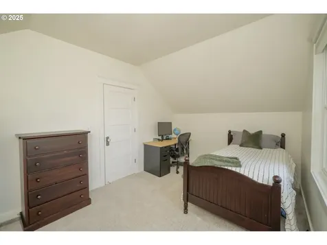 6204 N Burrage Avenue Portland OR 97217