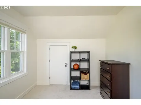 6204 N Burrage Avenue Portland OR 97217