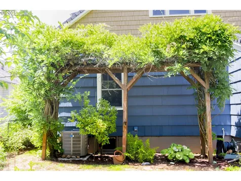 6204 N Burrage Avenue Portland OR 97217