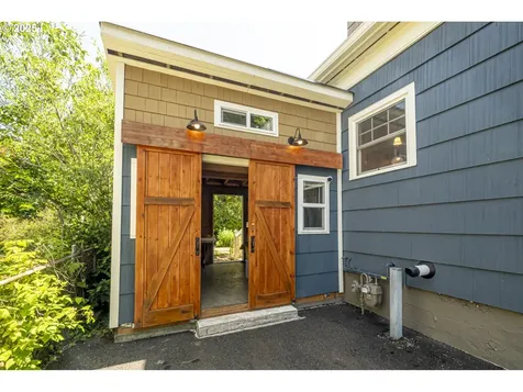 6204 N Burrage Avenue Portland OR 97217