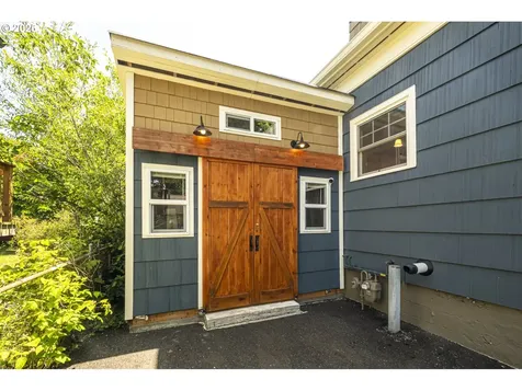 6204 N Burrage Avenue Portland OR 97217