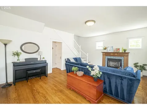 6204 N Burrage Avenue Portland OR 97217
