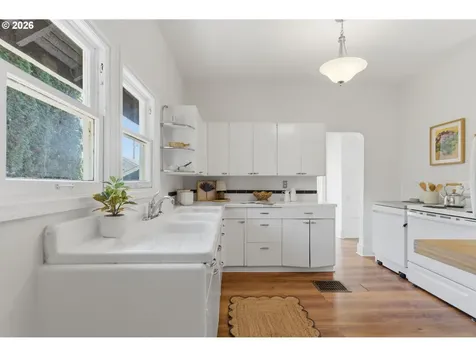 3733 SE 28th Place Portland OR 97202