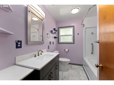 152 W Cardinal Street Roseburg OR 97471
