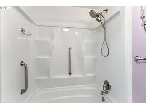 152 W Cardinal Street Roseburg OR 97471