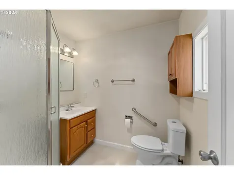 152 W Cardinal Street Roseburg OR 97471
