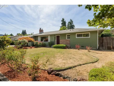152 W Cardinal Street Roseburg OR 97471