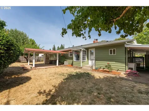 152 W Cardinal Street Roseburg OR 97471