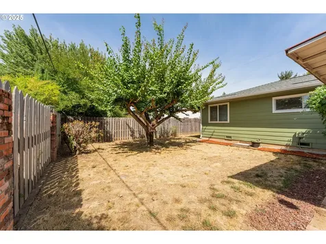 152 W Cardinal Street Roseburg OR 97471