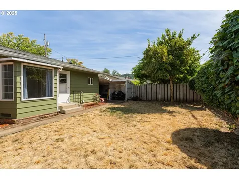 152 W Cardinal Street Roseburg OR 97471