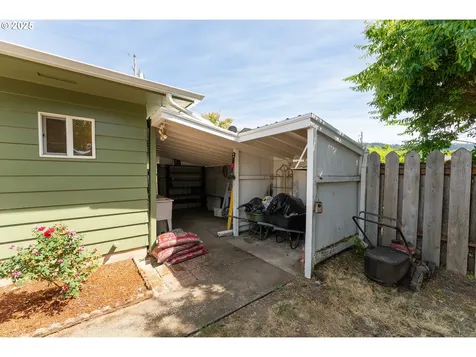 152 W Cardinal Street Roseburg OR 97471