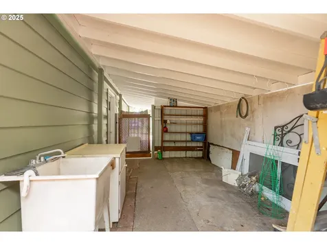 152 W Cardinal Street Roseburg OR 97471