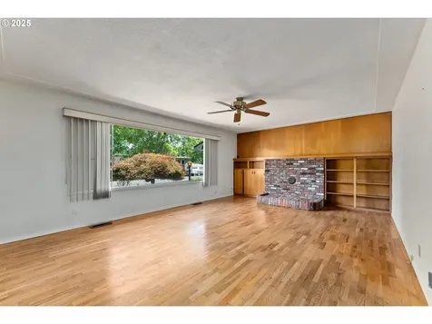 152 W Cardinal Street Roseburg OR 97471