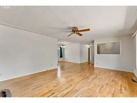 152 W Cardinal Street Roseburg OR 97471