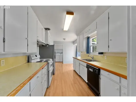 152 W Cardinal Street Roseburg OR 97471