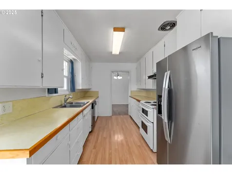 152 W Cardinal Street Roseburg OR 97471