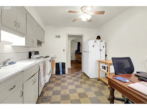 305 Knoop Lane Eugene OR 97404
