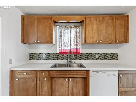 1175 Kalmia Street Junction City OR 97448