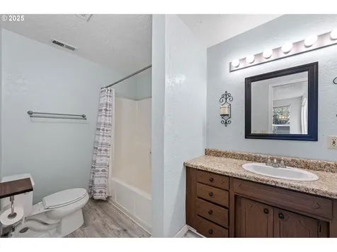 1175 Kalmia Street Junction City OR 97448