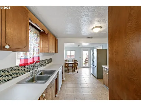1175 Kalmia Street Junction City OR 97448