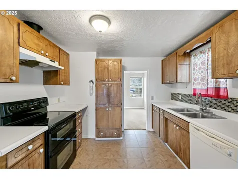 1175 Kalmia Street Junction City OR 97448