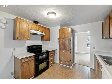 1175 Kalmia Street Junction City OR 97448