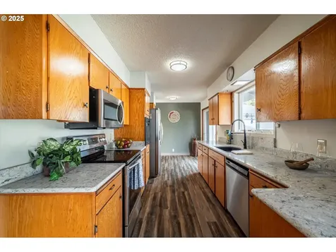 93581 Bay Park Lane Coos Bay OR 97420