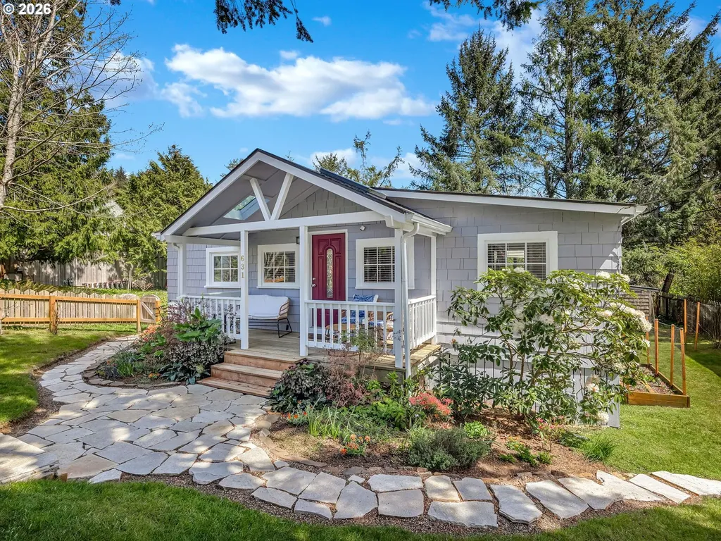 631 N Larch Street Cannon Beach OR 97110