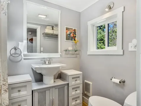 631 N Larch Street Cannon Beach OR 97110