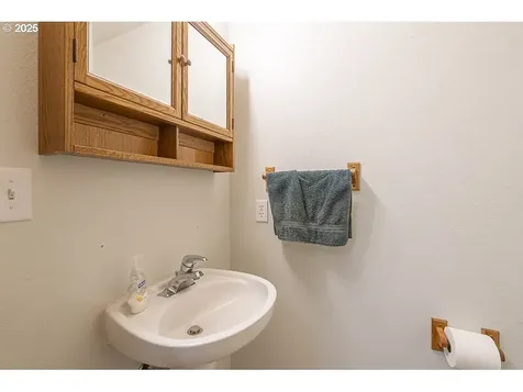 1823 Berndt Hill Drive S Salem OR 97302