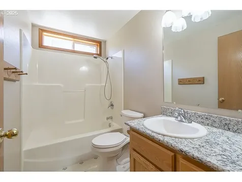 1823 Berndt Hill Drive S Salem OR 97302