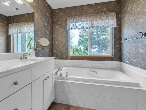 1931 NW Woodland Drive Mcminnville OR 97128