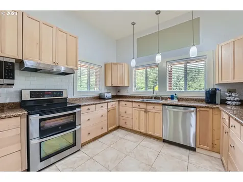8642 NE Parrett Mountain Road Newberg OR 97132