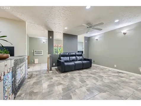 8642 NE Parrett Mountain Road Newberg OR 97132