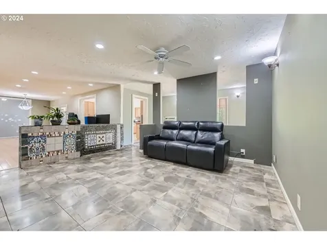 8642 NE Parrett Mountain Road Newberg OR 97132