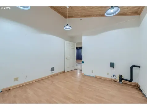 8642 NE Parrett Mountain Road Newberg OR 97132