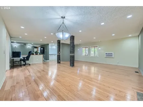 8642 NE Parrett Mountain Road Newberg OR 97132