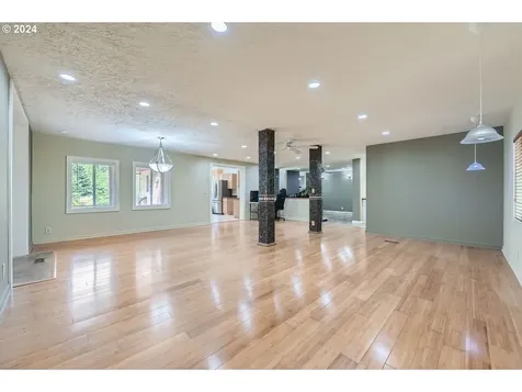 8642 NE Parrett Mountain Road Newberg OR 97132