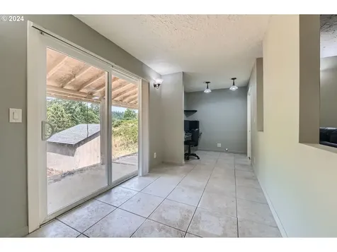 8642 NE Parrett Mountain Road Newberg OR 97132