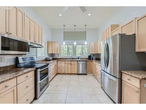 8642 NE Parrett Mountain Road Newberg OR 97132