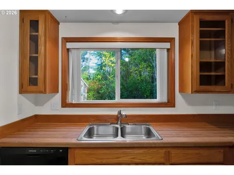 87843 Sandrift Street Florence OR 97439