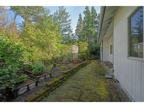 87843 Sandrift Street Florence OR 97439
