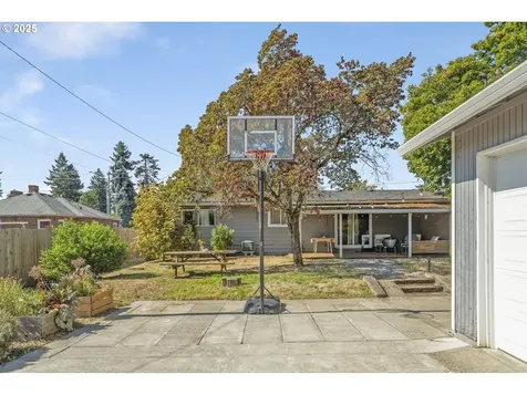 1156 SE 148th Avenue Portland OR 97233