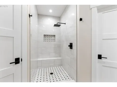 12 Corner Road Underwood WA 98651
