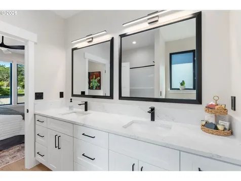 12 Corner Road Underwood WA 98651