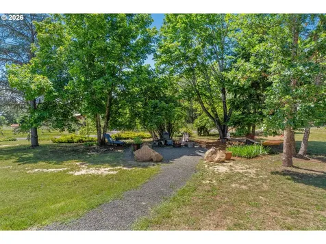 12 Corner Road Underwood WA 98651