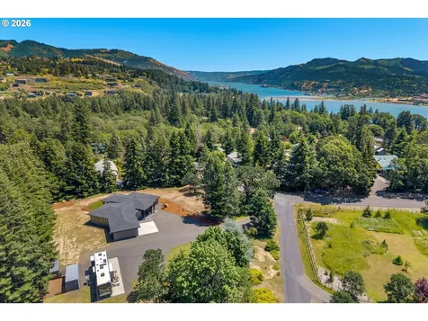 12 Corner Road Underwood WA 98651