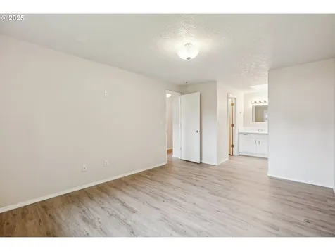 9328 N Richmond Avenue Portland OR 97203