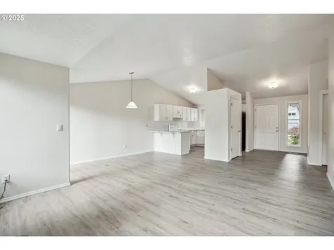 9328 N Richmond Avenue Portland OR 97203