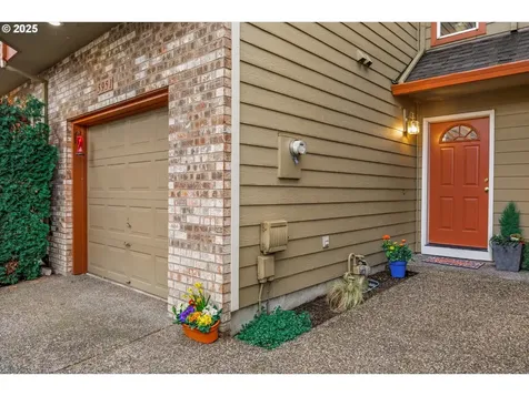 5951 S Hood Avenue Portland OR 97239